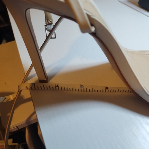 New Schultz heels Women's 8.5B (Nwt) Cream Colored.Photo Show Shadows Not Defect - Picture 9 of 12